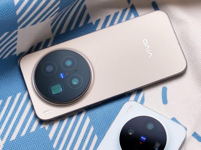 vivo X300系列銷售創(chuàng)紀(jì)錄 兩杯銷量超越三杯